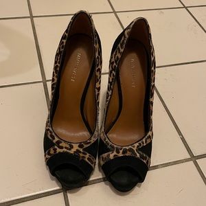 Nine West open toe black pump with leopard detail